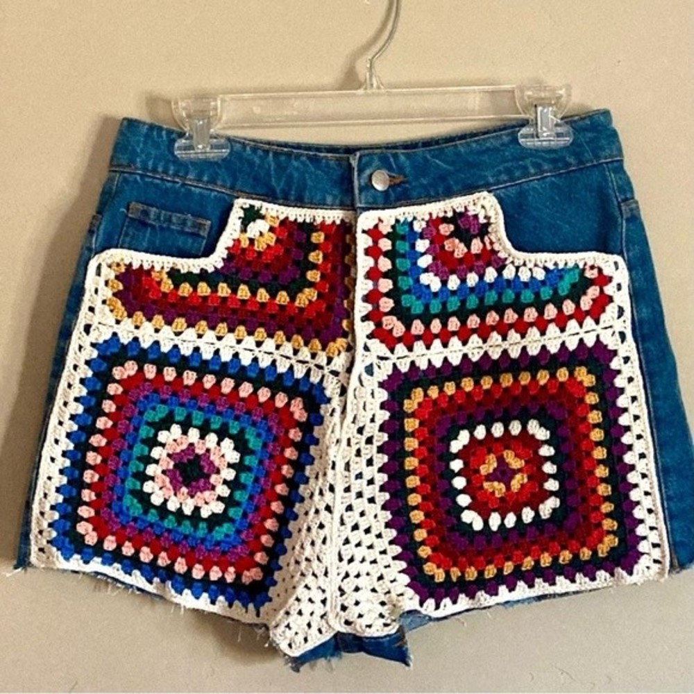 NEW FARM Rio Multicolor Crochet Denim Shorts Granny Squares Blue Jean Size L